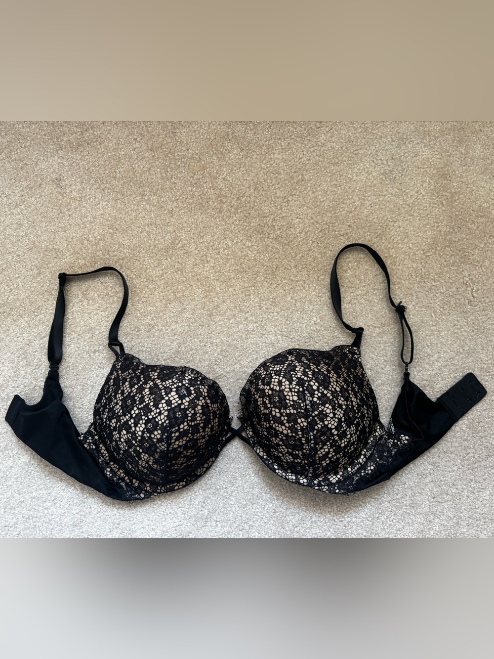 Victoria's Secret Bombshell black lace push-up bra 36C